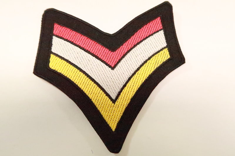 Embleem Oeteldonk sergeant rood/wit/geel ( 2 stuks)