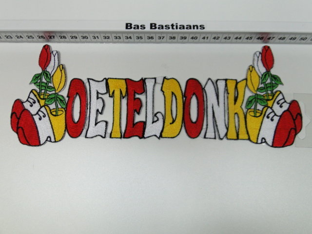Oetel embleem, Tekst Oeteldonk beide zijde klompen met tulpen - Afbeelding 2